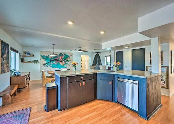 Pet-friendly Gem W/ Treehouse: 20 Mi To Sedona Holiday home Cottonwood