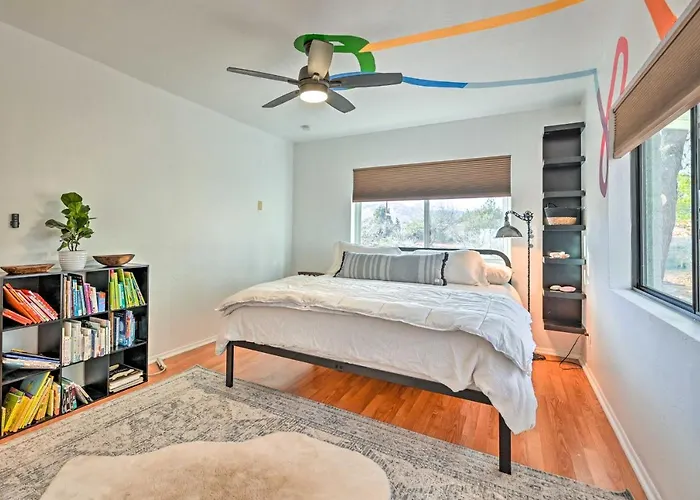 Pet-friendly Gem W/ Treehouse: 20 Mi To Sedona Cottonwood
