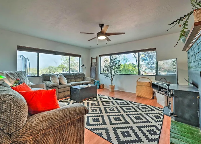 Pet-friendly Gem W/ Treehouse: 20 Mi To Sedona Holiday home